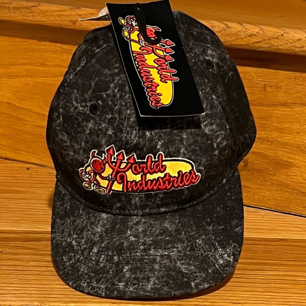 World industries Willy flameboy skateboard black tue dye cap - Picture 2 of 3